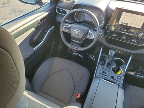 Certified 2023 Toyota Highlander LE image 17