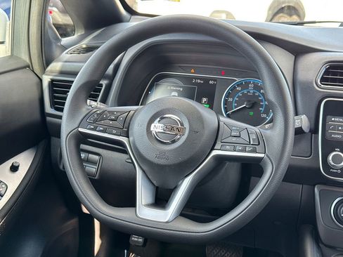 Used 2022 Nissan Leaf S image 25