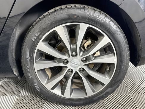 Used 2018 Hyundai Elantra GT FWD image 34