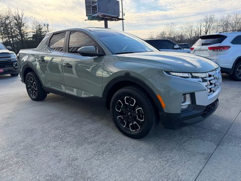 Used 2023 Hyundai Santa Cruz SE image 4