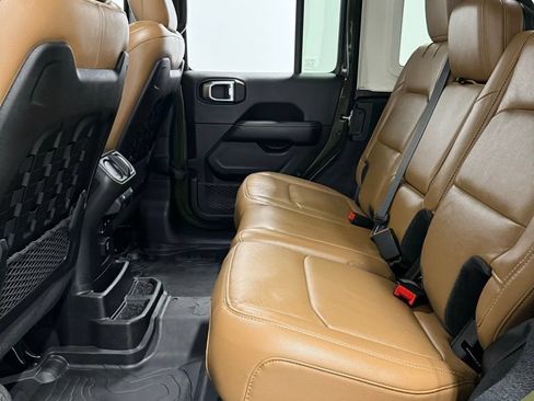 Used 2022 Jeep Wrangler Unlimited Rubicon w/ Dual Top Group AWD/4WD image 24