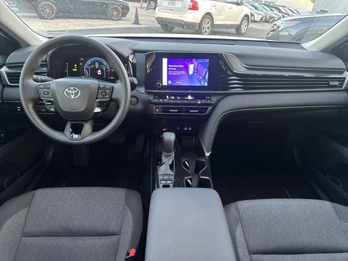 Used 2025 Toyota Camry LE image 10