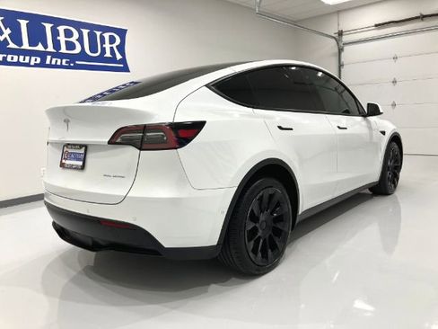 Used 2022 Tesla Model Y Long Range image 5