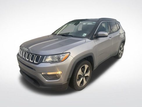 Used 2018 Jeep Compass Latitude w/ Popular Equipment Group FWD image 4