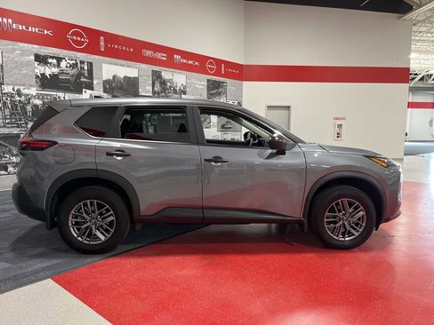 Used 2023 Nissan Rogue S AWD/4WD image 2