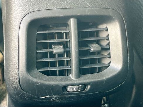 Used 2021 Jeep Cherokee Latitude image 24