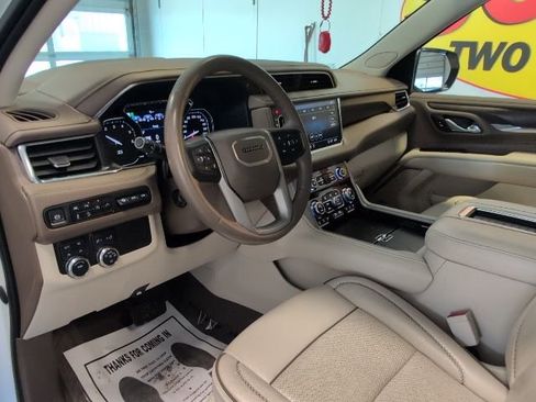 Used 2021 GMC Yukon Denali w/ Denali Premium Package AWD/4WD image 11