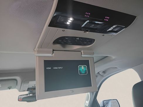 Used 2018 GMC Yukon XL SLT w/ Open Road Package AWD/4WD image 23