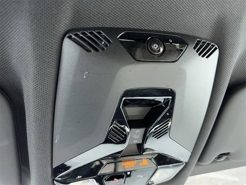 Used 2025 BMW X2 xDrive28i w/ Premium Package image 34