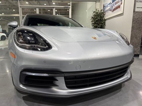 Used 2018 Porsche Panamera RWD image 28