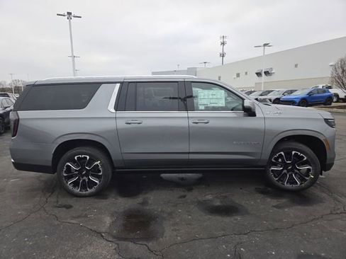 New 2026 Chevrolet Suburban High Country AWD/4WD image 26