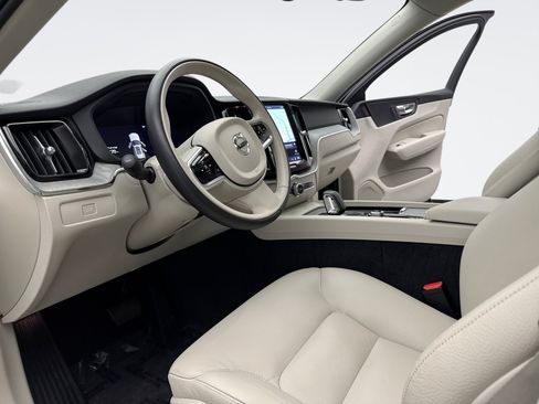 Used 2024 Volvo XC60 B5 Plus w/ Climate Package AWD/4WD image 10