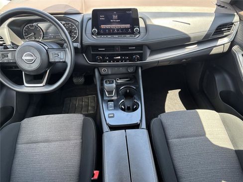 Used 2023 Nissan Rogue SV image 15