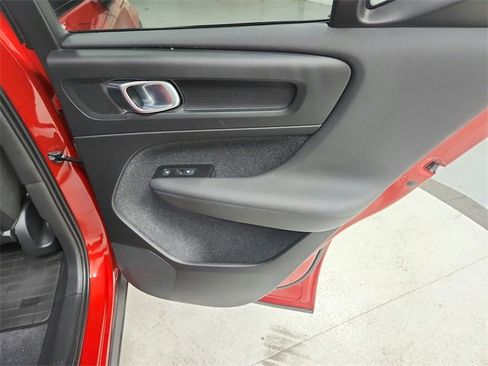 Used 2021 Volvo XC40 T5 R-Design w/ Protection Package image 39