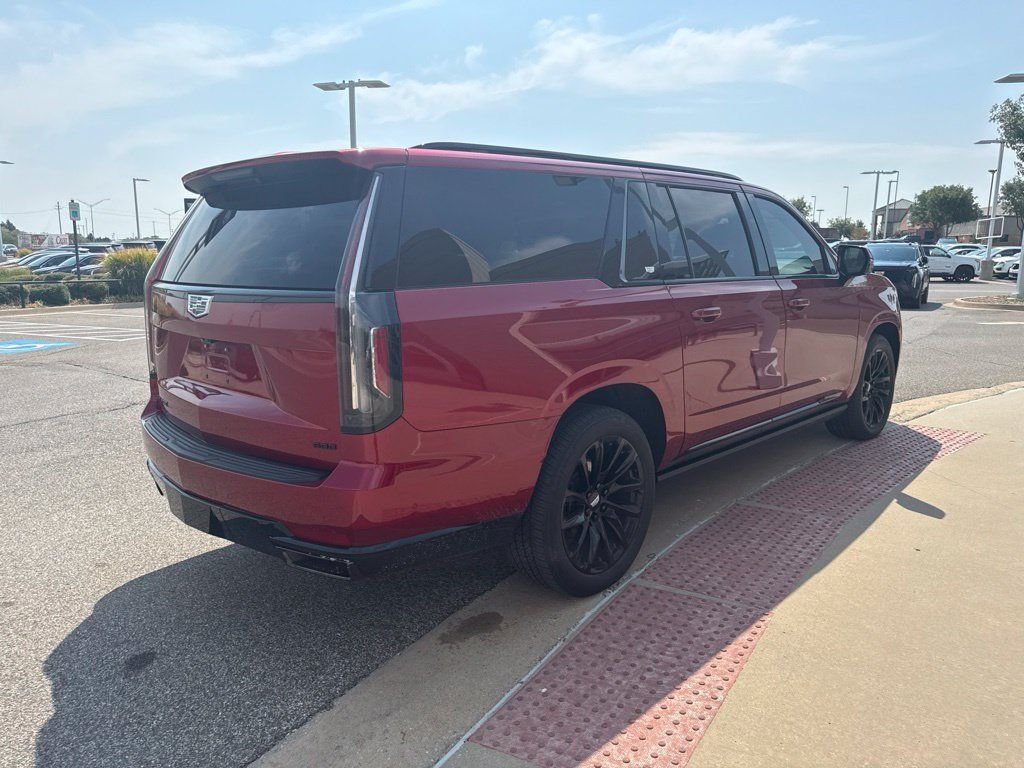Used 2022 Cadillac Escalade ESV Sport Platinum w/ LPO, ONYX Package AWD/4WD image 4