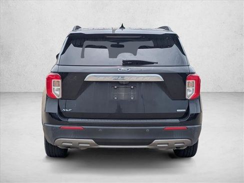 Used 2020 Ford Explorer XLT w/ Equipment Group 202A RWD image 7