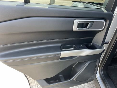 Used 2021 Ford Explorer XLT w/ Equipment Group 202A RWD image 13