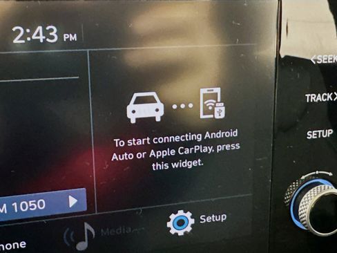 Used 2023 Hyundai Santa Fe SE image 2