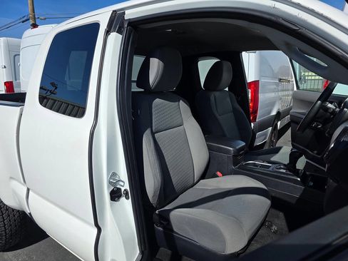 Used 2021 Toyota Tacoma SR image 9