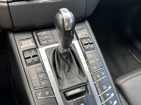Used 2018 Porsche Macan AWD/4WD image 23