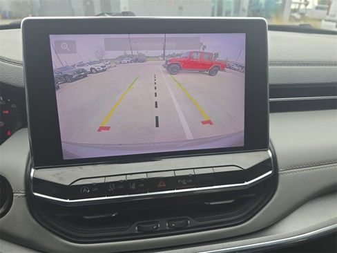 Used 2022 Jeep Compass Limited image 22