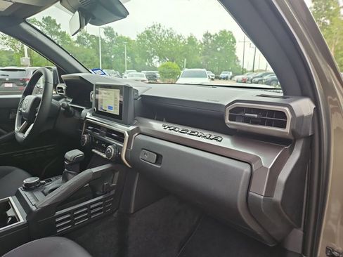 Used 2025 Toyota Tacoma TRD Sport image 21