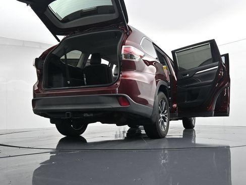 Used 2016 Toyota Highlander XLE AWD/4WD image 45