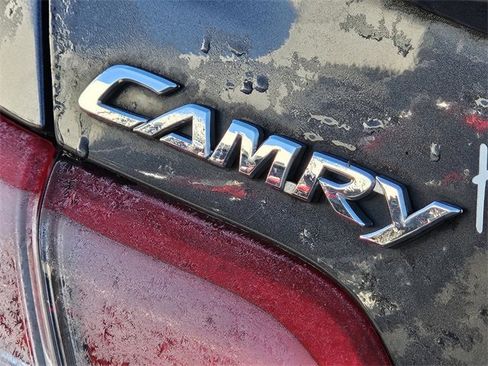 Used 2011 Toyota Camry LE image 17