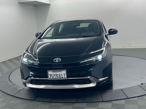 Used 2025 Toyota Prius Plug-In Hybrid FWD image 5