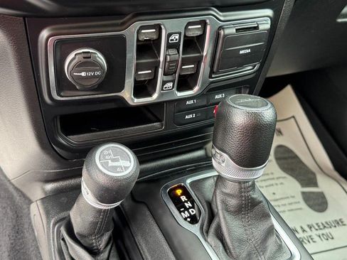 Used 2022 Jeep Gladiator Sport AWD/4WD image 22