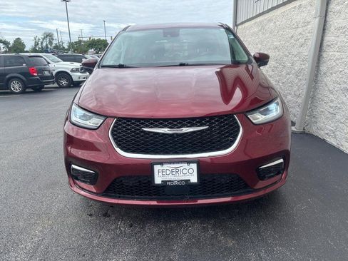 Used 2023 Chrysler Pacifica Touring-L w/ Uconnect Theater Family Group AWD/4WD image 11