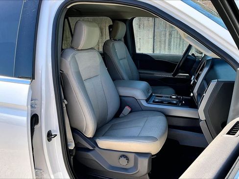 Used 2019 Ford Expedition XLT w/ Cargo Package image 9