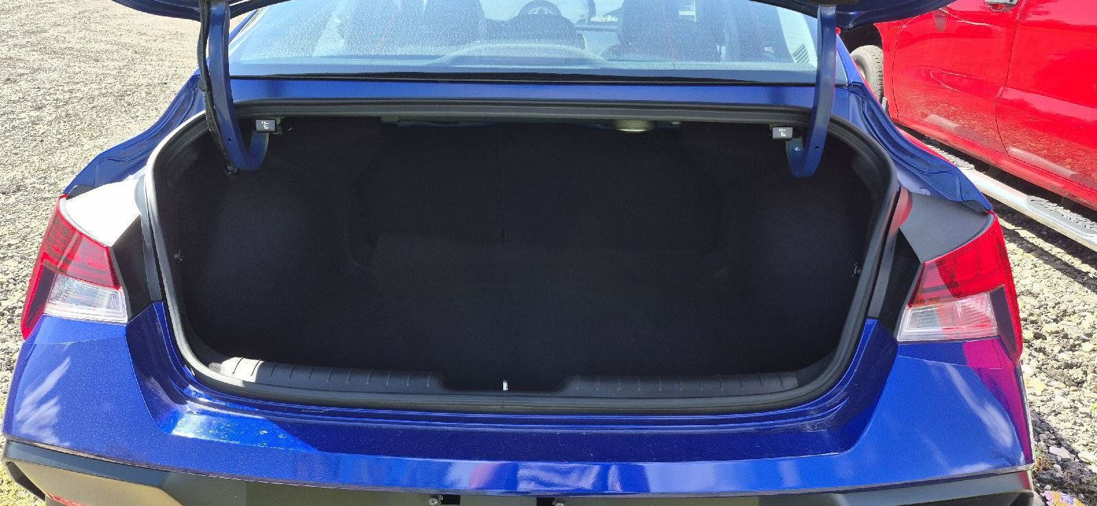 Used 2024 Hyundai Elantra Limited FWD image 5