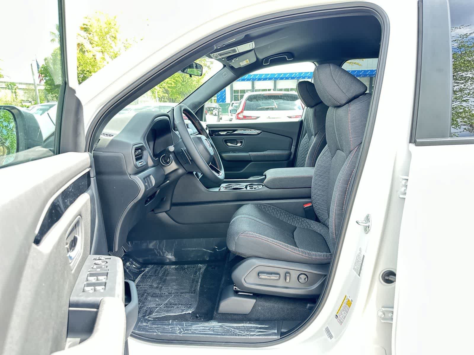 New 2026 Honda Pilot Sport image 2
