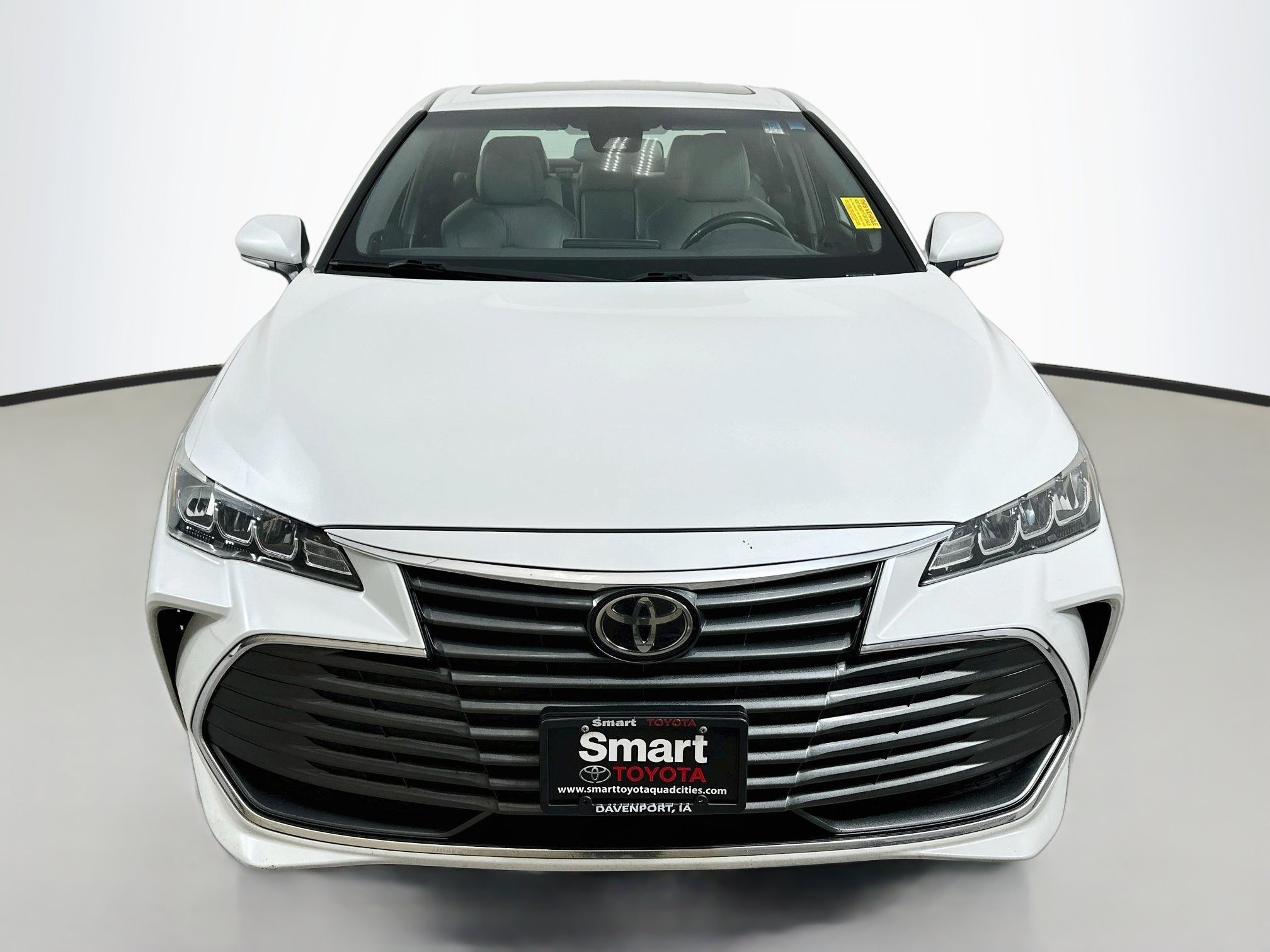 Used 2019 Toyota Avalon XLE w/ Moonroof Package FWD image 2