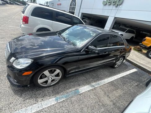 Used 2011 Mercedes-Benz E 350 Sedan image 4