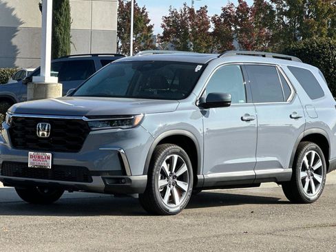 New 2025 Honda Pilot Touring image 8