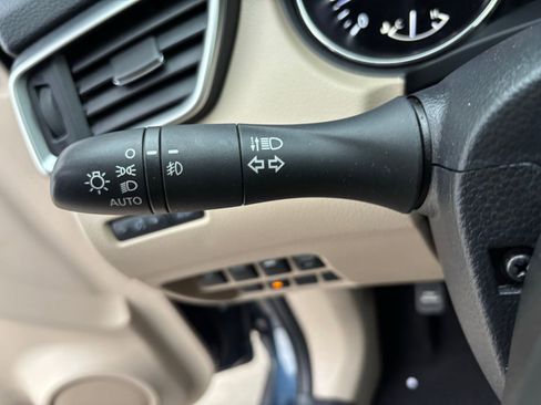 Used 2016 Nissan Rogue SV w/ SV Premium Package image 20