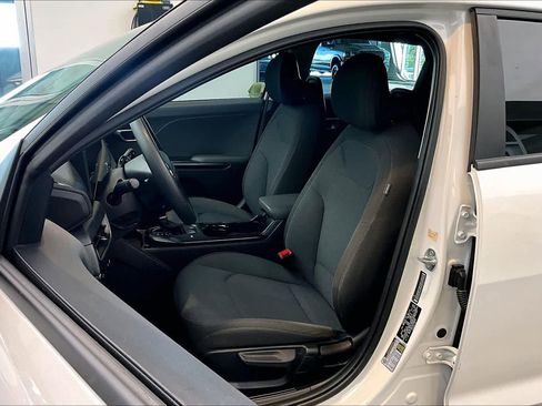 Used 2025 Kia K4 LXS image 8