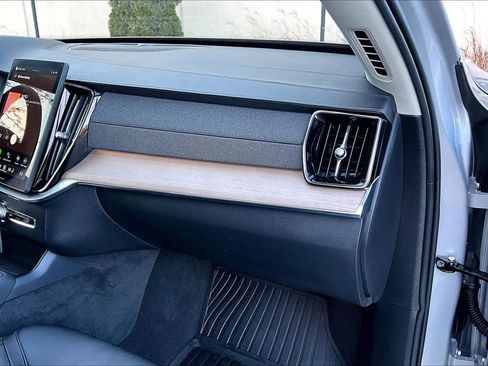 Used 2025 Volvo XC90 T8 Plus image 18