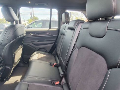 Used 2024 Jeep Grand Cherokee Altitude AWD/4WD image 28