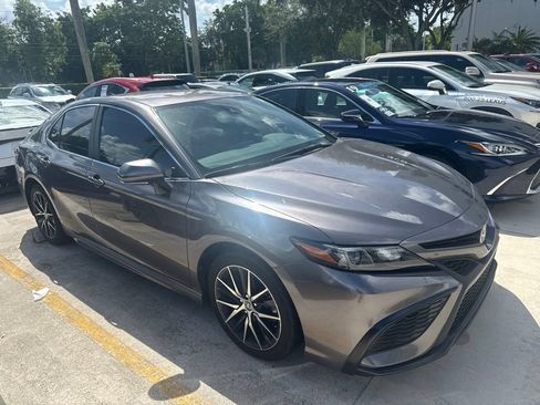 Used 2024 Toyota Camry SE FWD image 1