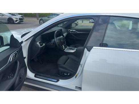 Used 2023 BMW i4 eDrive35 RWD image 3