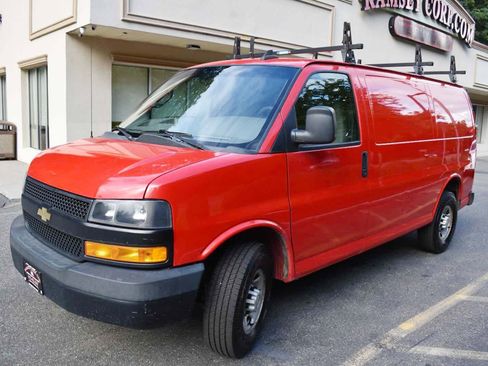Used 2020 Chevrolet Express 2500 RWD image 8