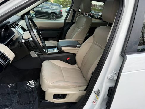 Used 2017 Land Rover Discovery HSE image 18