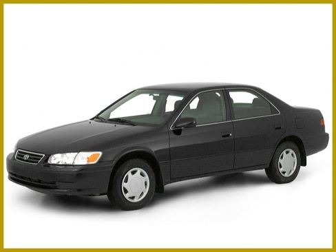 Used 2000 Toyota Camry CE w/ Value Pkg 1 FWD image 1