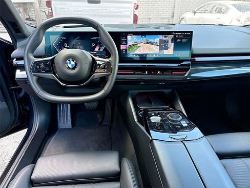 Used 2024 BMW 530i xDrive image 25