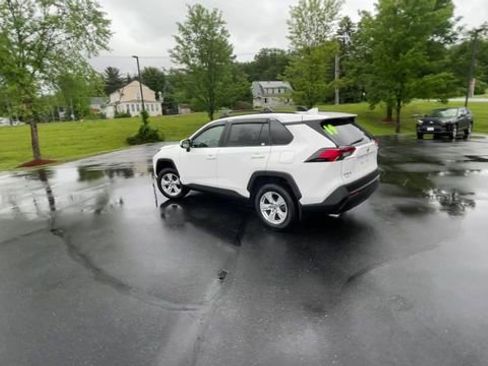 Used 2019 Toyota RAV4 XLE image 6
