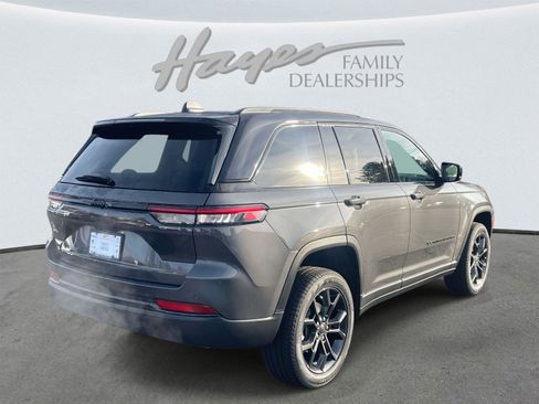 New 2025 Jeep Grand Cherokee Limited image 16