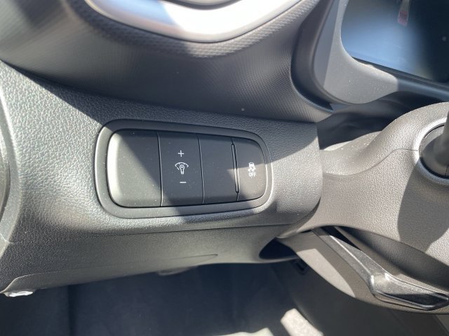 Used 2025 Hyundai Venue SEL FWD image 34